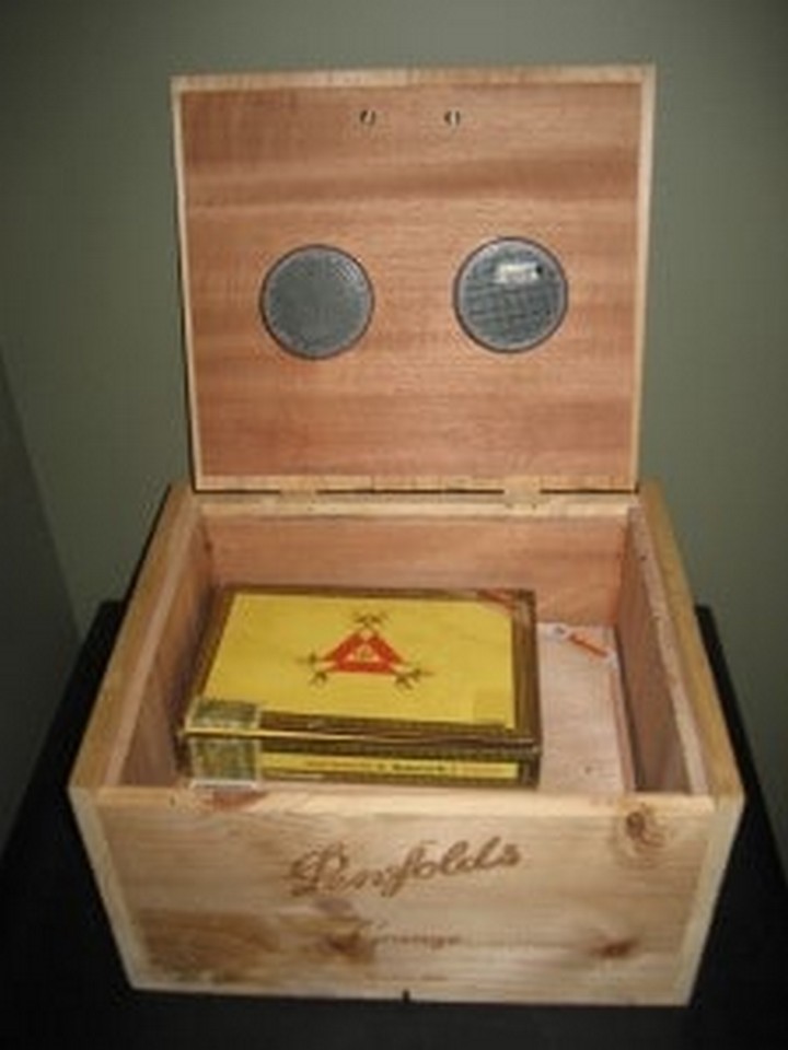 How To Build A DIY Humidor For $25