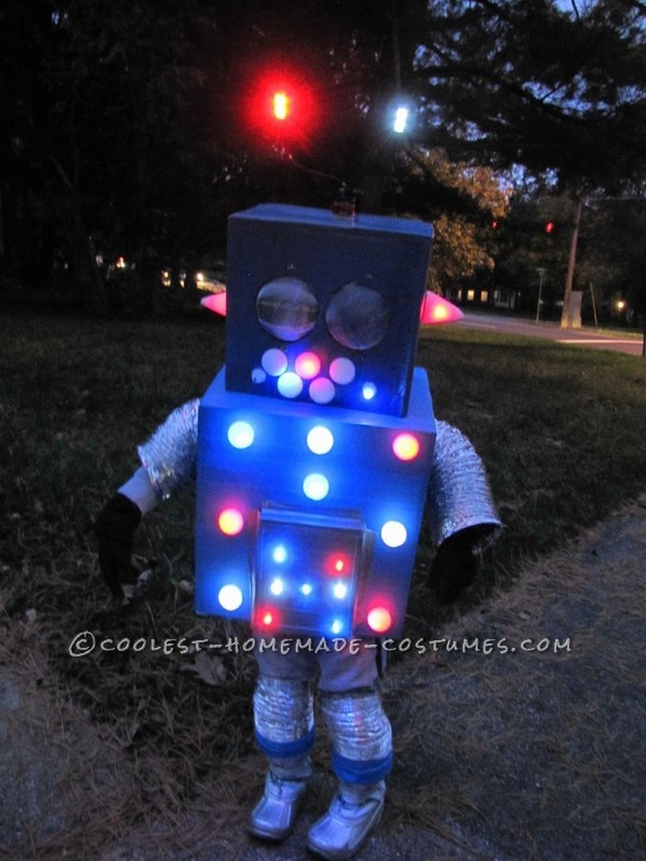Cool Flashing And Blinking Homemade Robot Costume