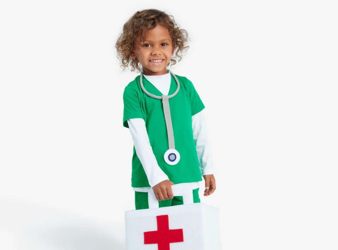 10 DIY Nurse Costume Ideas For First Aid Day!