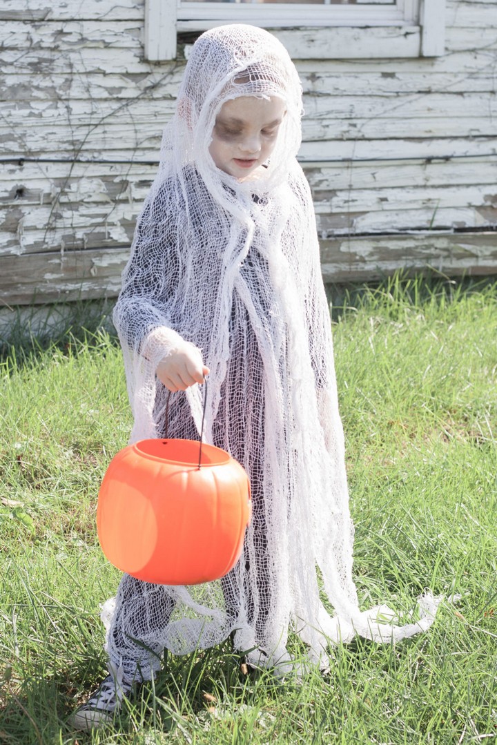 Easy DIY Scary Ghost Costume