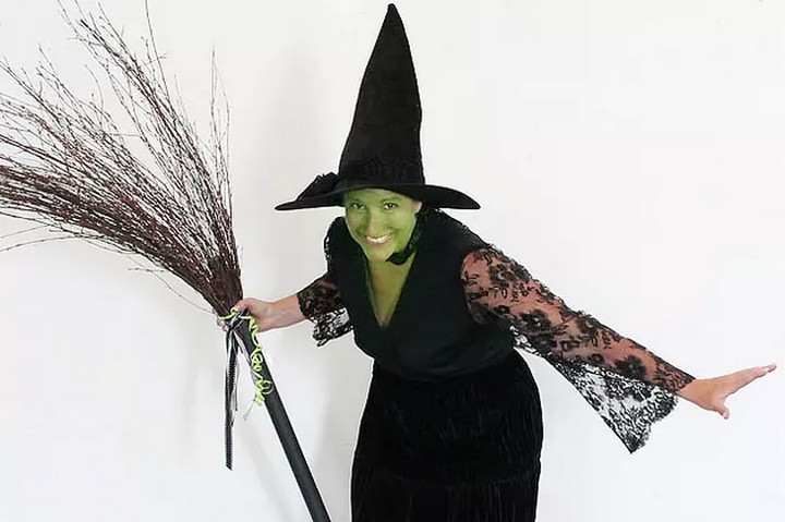 How To Create An Easy No-sew Witch Costume