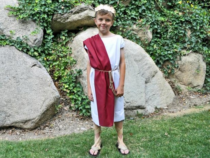 Last-minute Halloween Costume Roman Toga