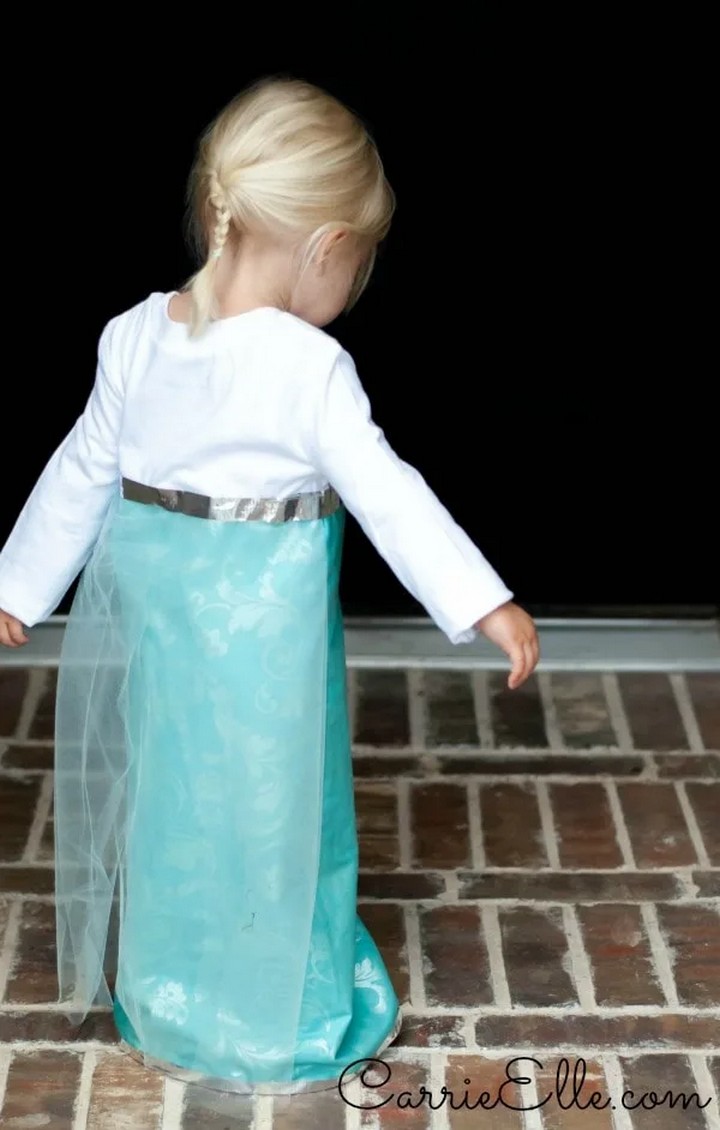 Super Simple No-sew Elsa Costume