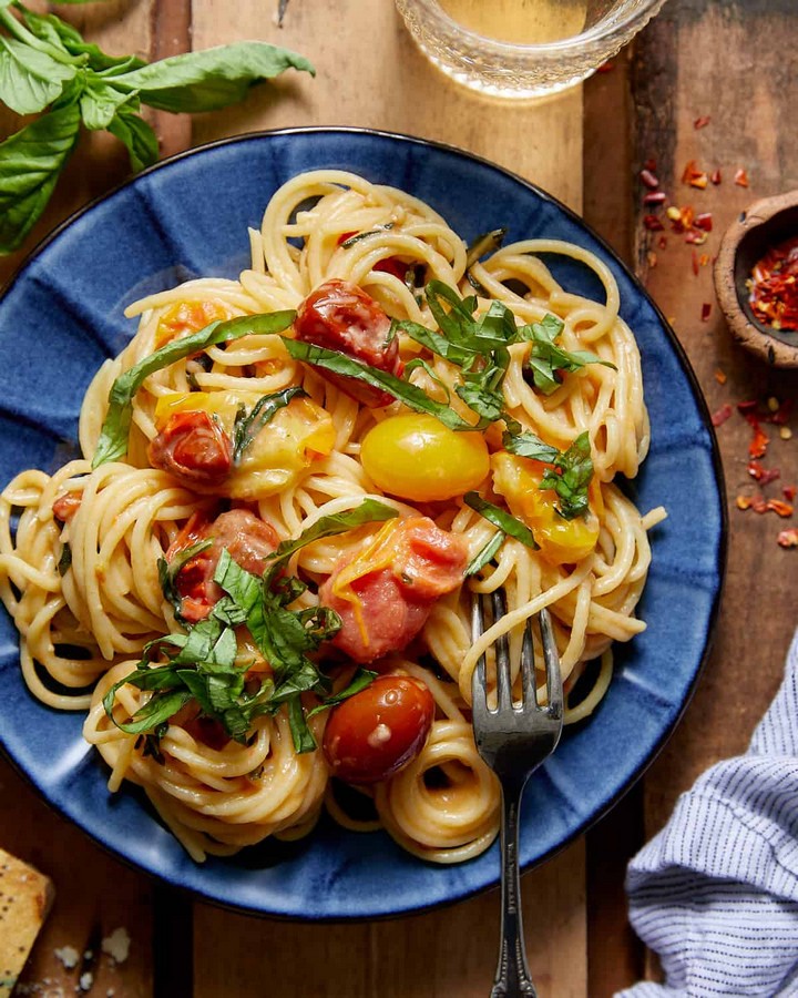 Basil Pasta With Cherry Tomatoes