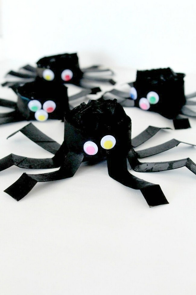 DIY Halloween Spider From Toilet Paper Tube