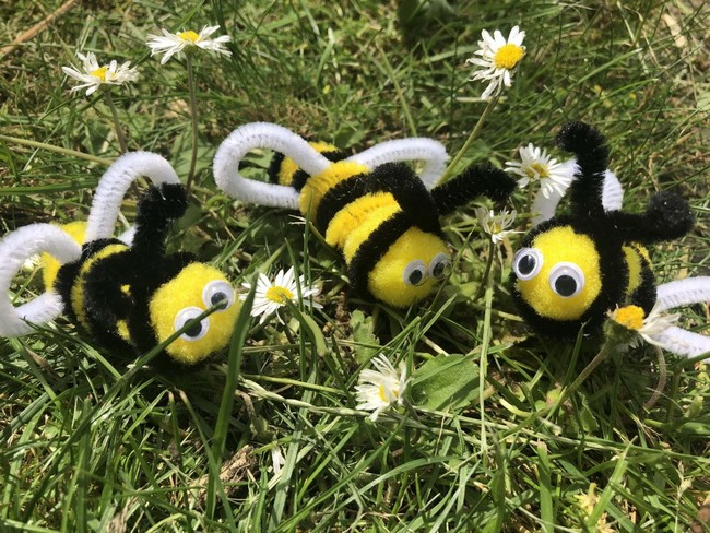 How To Make A Pipe Cleaner Bee
