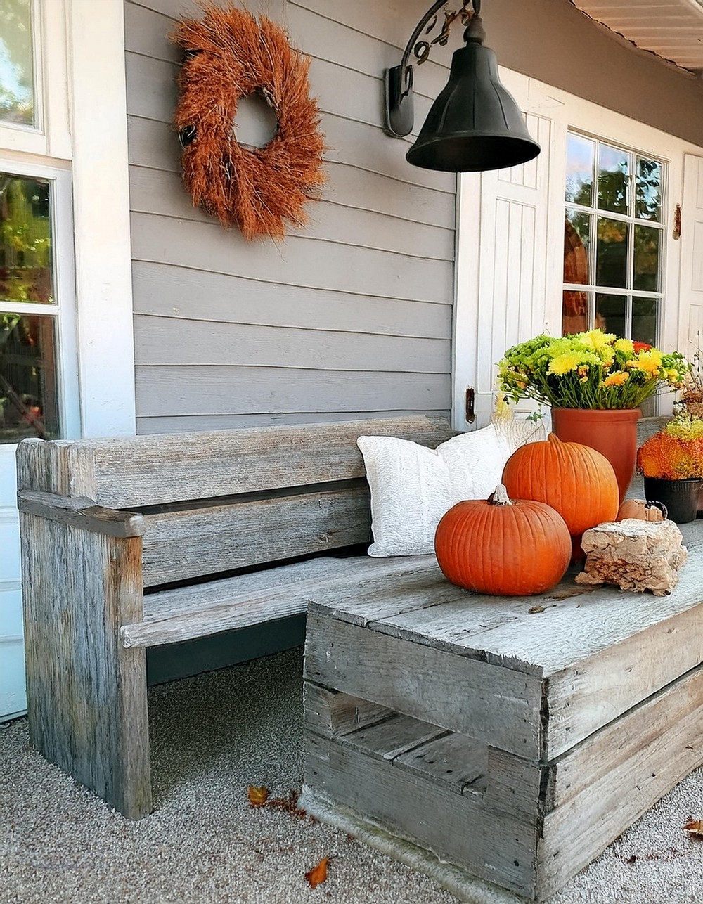 Barn Light With Wreath