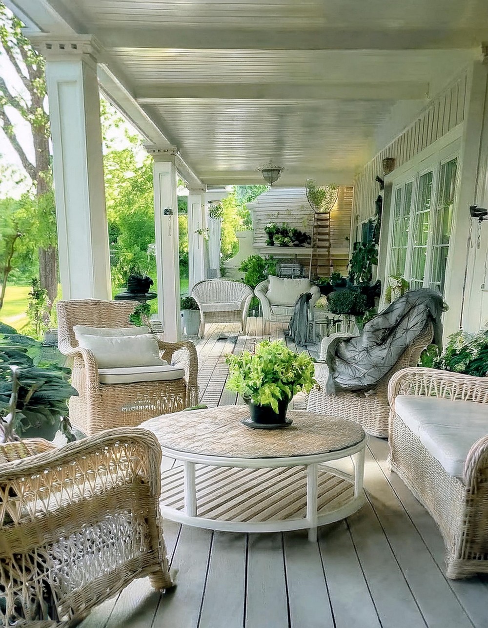 Retro Long Front Porch Decor